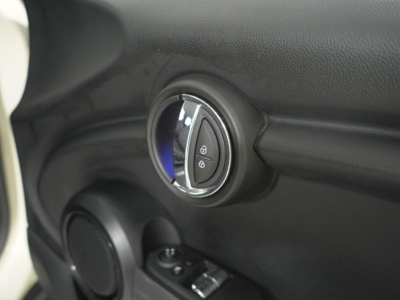 2020 (20) MINI HATCHBACK 1.5 Cooper Classic II 3dr Auto 5700999