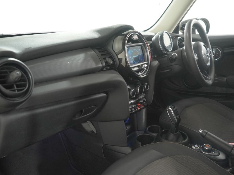 2020 (20) MINI HATCHBACK 1.5 Cooper Classic II 3dr Auto 5700985