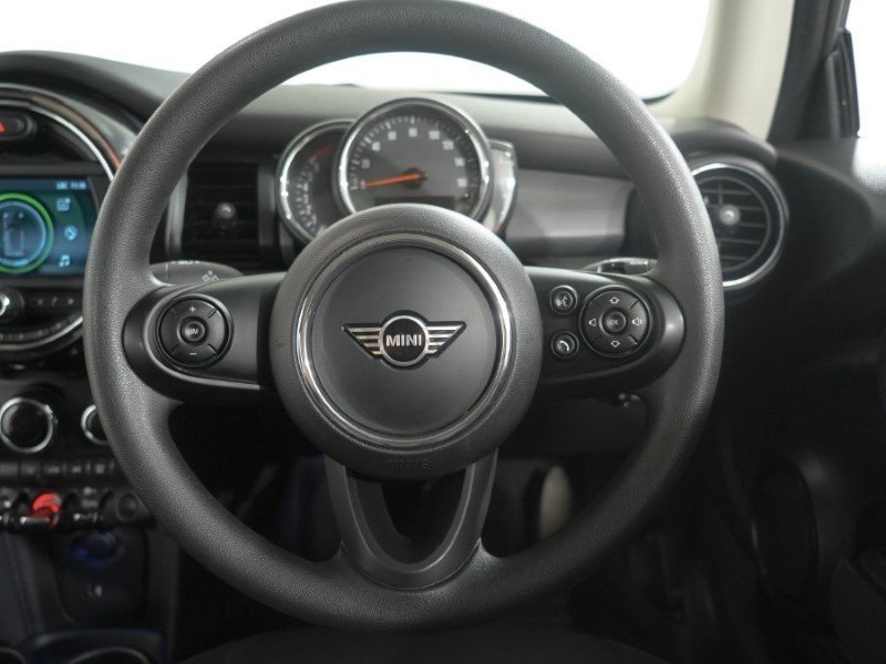 2020 (20) MINI HATCHBACK 1.5 Cooper Classic II 3dr Auto 5700990