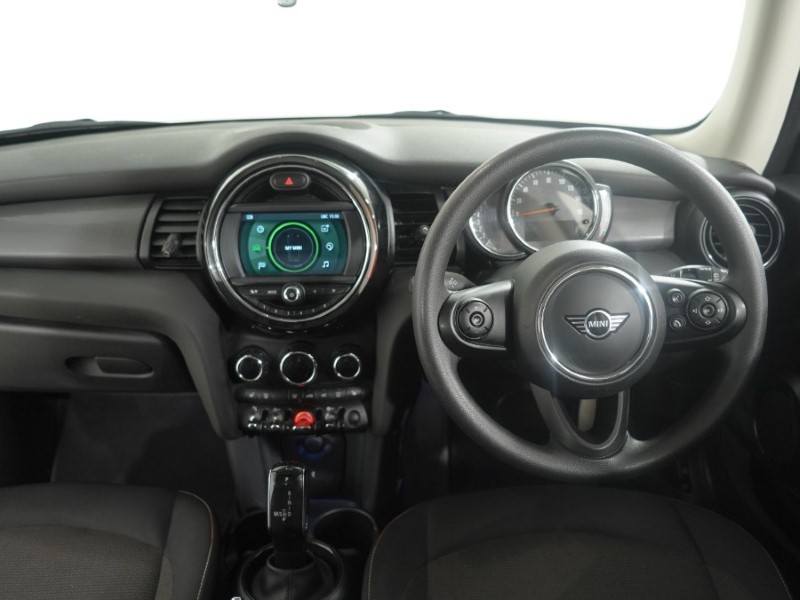2020 (20) MINI HATCHBACK 1.5 Cooper Classic II 3dr Auto 5700988
