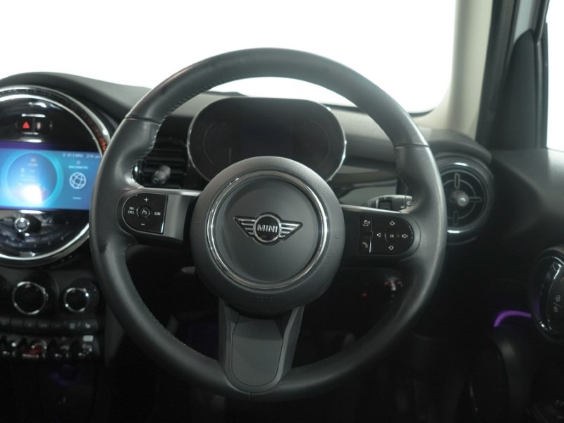 2024 (24) MINI HATCHBACK 1.5 Cooper Classic Premium 5dr Auto 5697754