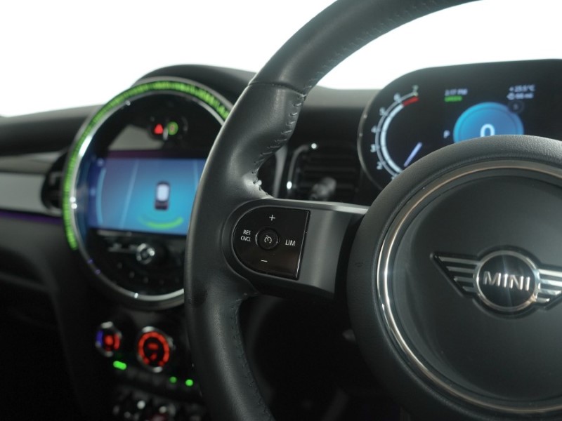2024 (24) MINI HATCHBACK 1.5 Cooper Classic Premium 5dr Auto 5697783