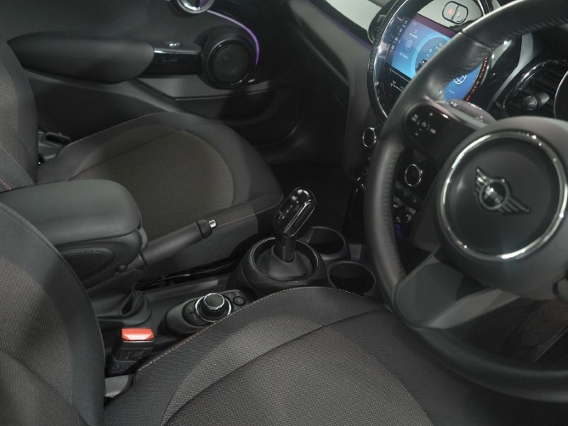 2024 (24) MINI HATCHBACK 1.5 Cooper Classic Premium 5dr Auto 5697767