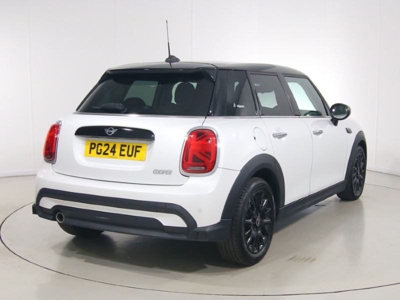 2024 (24) MINI HATCHBACK 1.5 Cooper Classic Premium 5dr Auto 5697794