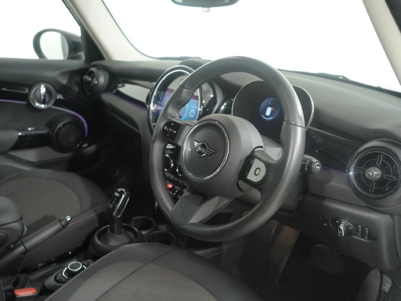 2024 (24) MINI HATCHBACK 1.5 Cooper Classic Premium 5dr Auto 5697764
