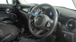 2024 (24) MINI HATCHBACK 1.5 Cooper Classic Premium 5dr Auto 5697764
