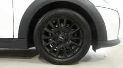 2024 (24) MINI HATCHBACK 1.5 Cooper Classic Premium 5dr Auto 5697746