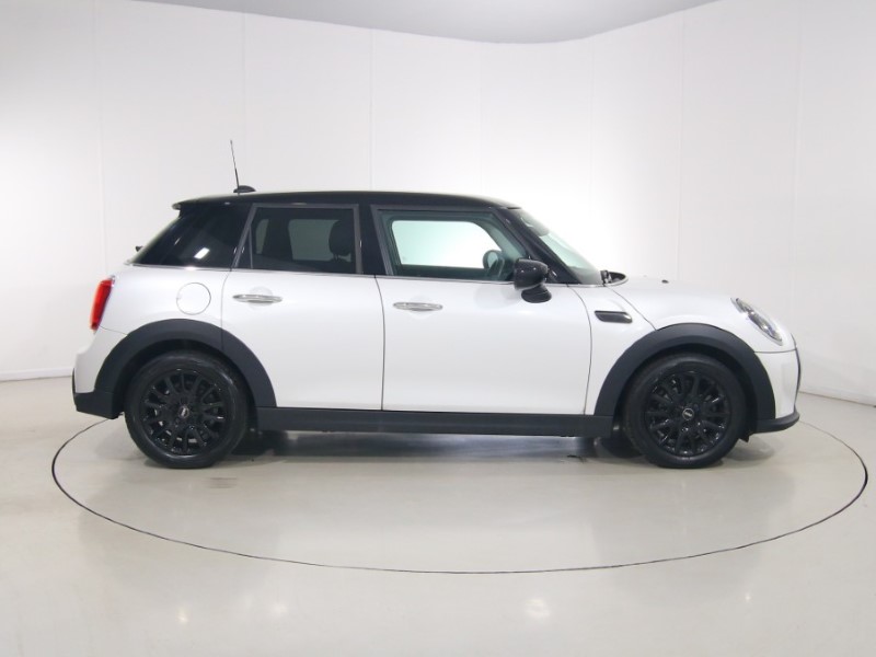 2024 (24) MINI HATCHBACK 1.5 Cooper Classic Premium 5dr Auto 5697795