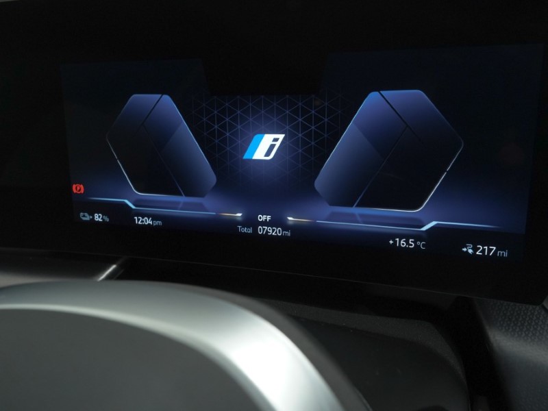 2025 (25) BMW iX2 150kW eDrive20 M Sport 65kWh 5dr Auto 5724219