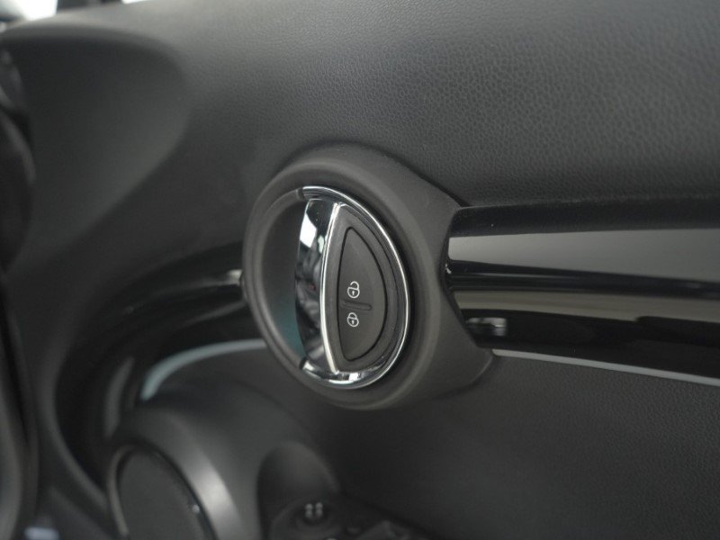 2021 (21) MINI HATCHBACK 1.5 Cooper Exclusive 3dr Auto 5716701