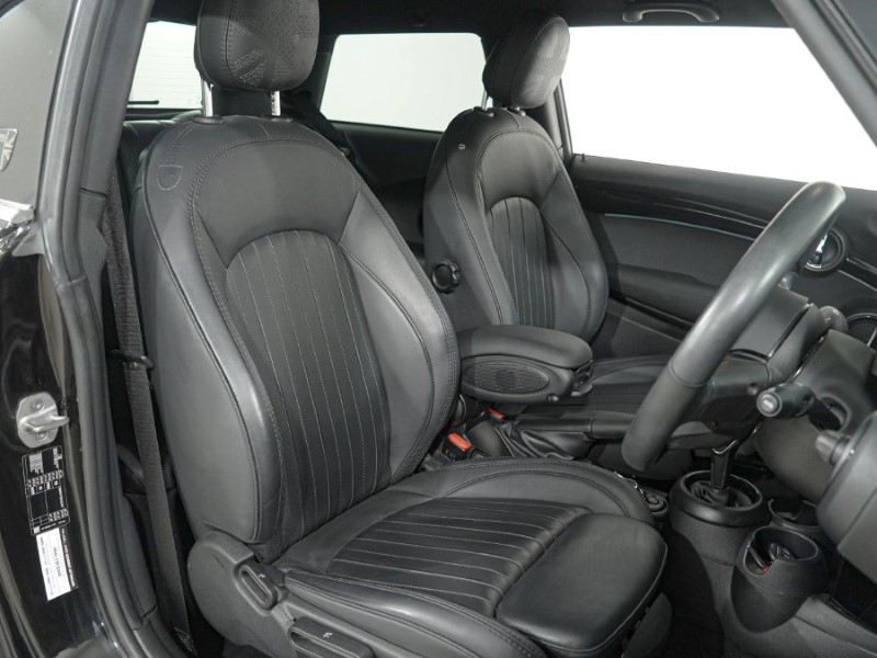 2021 (21) MINI HATCHBACK 1.5 Cooper Exclusive 3dr Auto 5716671
