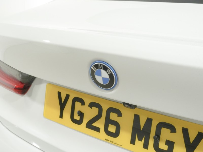 2026 (26) BMW 3 SERIES 330e 22.3 kWh M Sport 4dr Step Auto 5796908