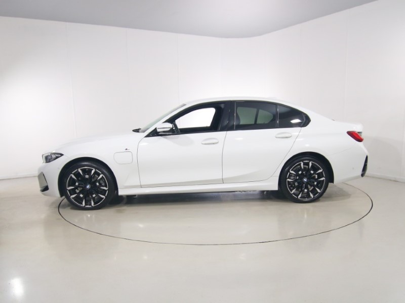 2026 (26) BMW 3 SERIES 330e 22.3 kWh M Sport 4dr Step Auto 5796964