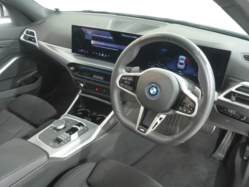 2026 (26) BMW 3 SERIES 330e 22.3 kWh M Sport 4dr Step Auto 5796935