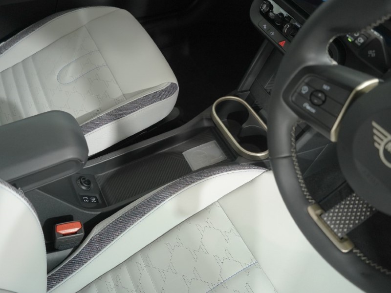 2024 (24) MINI COOPER 1.5 C Classic 3dr Auto 5811575