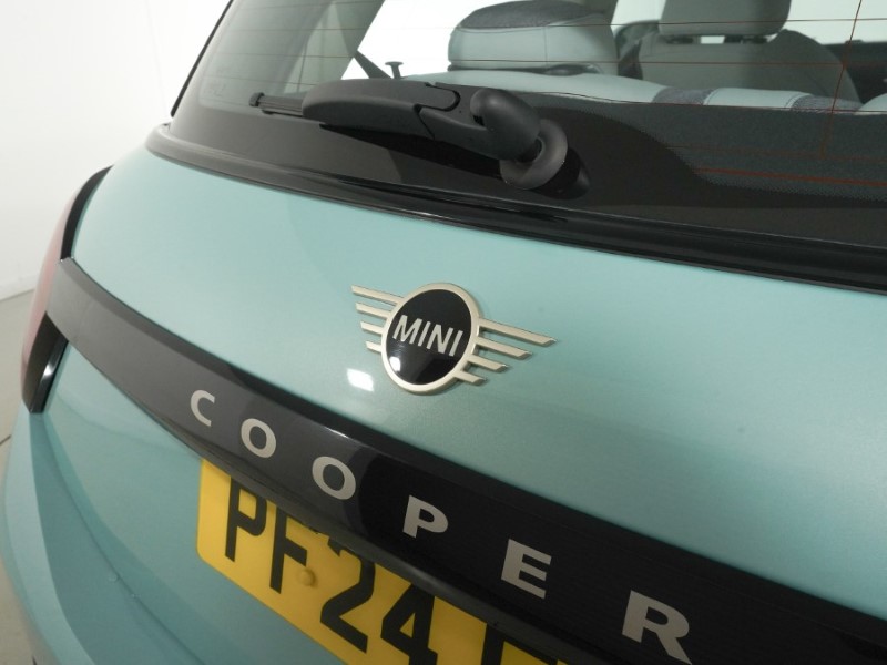 2024 (24) MINI COOPER 1.5 C Classic 3dr Auto 5811556