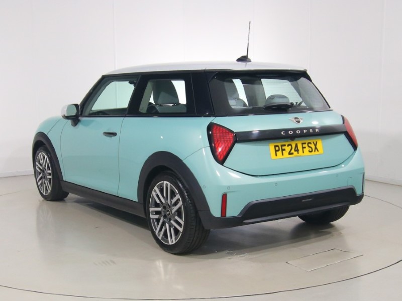 2024 (24) MINI COOPER 1.5 C Classic 3dr Auto 5811611