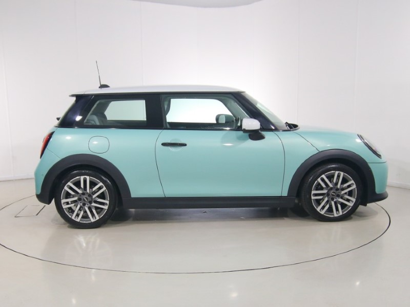 2024 (24) MINI COOPER 1.5 C Classic 3dr Auto 5811614