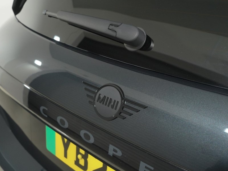 2024 (24) MINI COOPER 160kW SE Sport 54kWh 3dr Auto 5848496