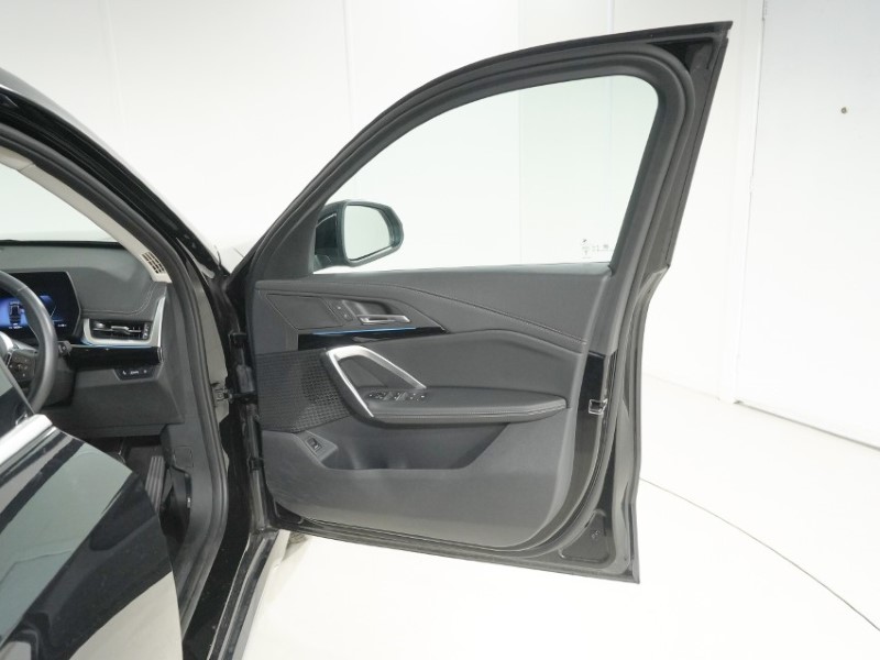 2026 (26) BMW iX1 150kW eDrive20 xLine 65kWh 5dr Auto 5833852