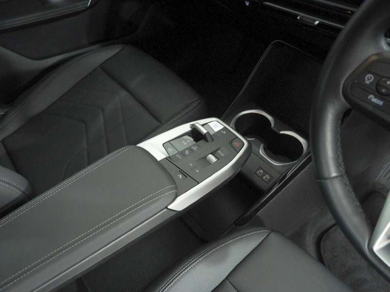 2026 (26) BMW iX1 150kW eDrive20 xLine 65kWh 5dr Auto 5833856