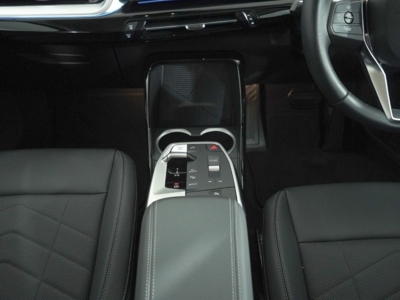 2026 (26) BMW iX1 150kW eDrive20 xLine 65kWh 5dr Auto 5833843