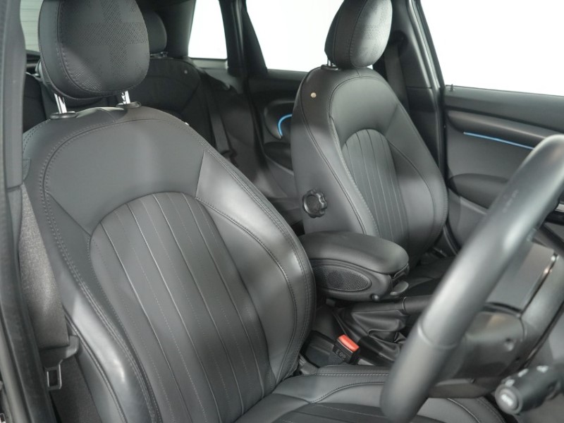 2023 (73) MINI HATCHBACK 1.5 Cooper Exclusive Premium 5dr Auto 5847120