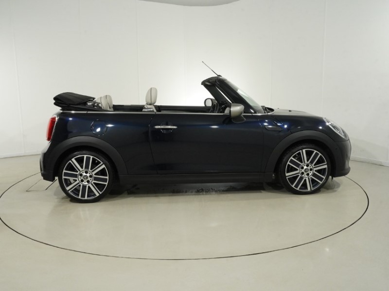 2023 (73) MINI CONVERTIBLE 1.5 Cooper Exclusive 2dr 5881390