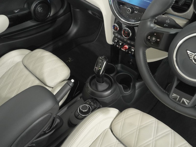 2023 (73) MINI CONVERTIBLE 1.5 Cooper Exclusive 2dr 5881418