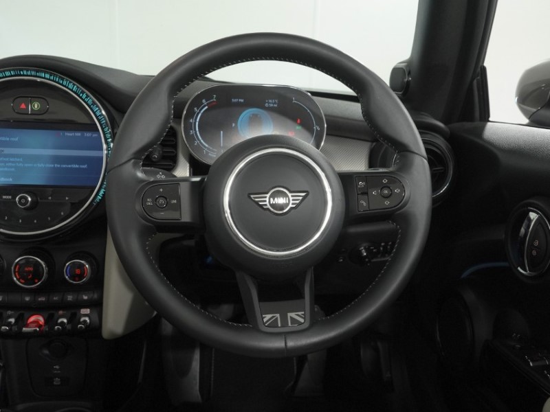 2023 (73) MINI CONVERTIBLE 1.5 Cooper Exclusive 2dr 5881402