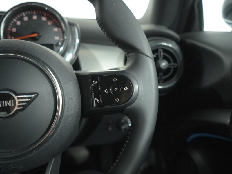 2022 (72) MINI CONVERTIBLE 1.5 Cooper Exclusive 2dr Auto 5827333