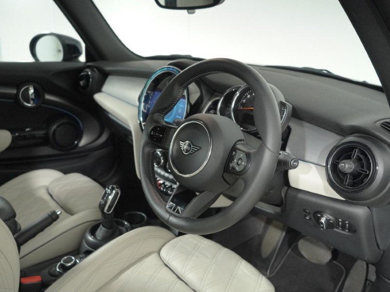 2022 (72) MINI CONVERTIBLE 1.5 Cooper Exclusive 2dr Auto 5827330