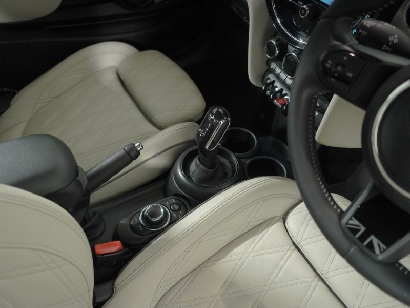 2022 (72) MINI CONVERTIBLE 1.5 Cooper Exclusive 2dr Auto 5827331