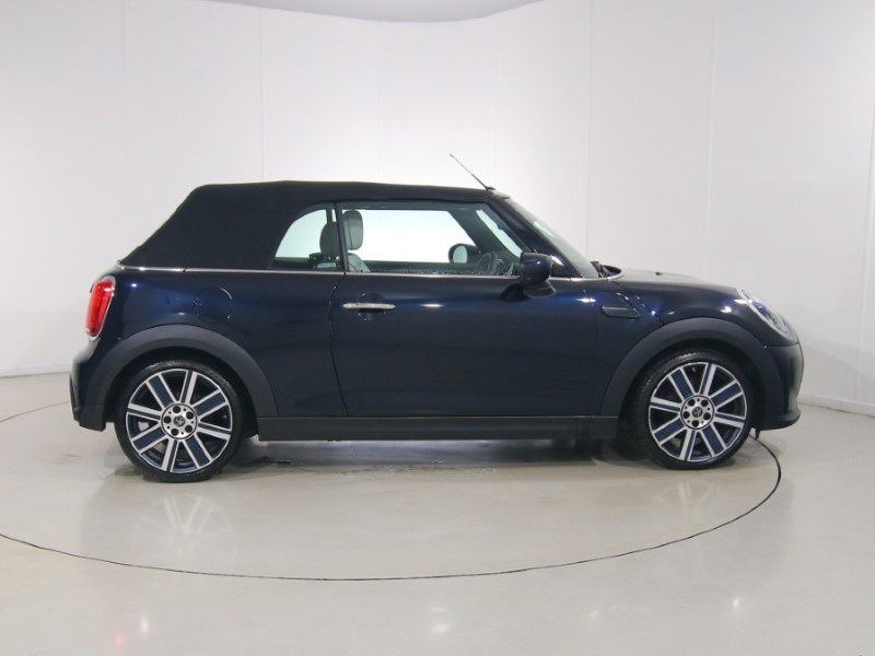 2022 (72) MINI CONVERTIBLE 1.5 Cooper Exclusive 2dr Auto 5827366