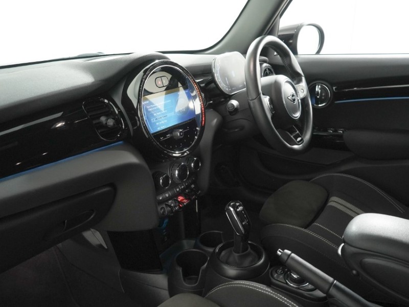 2024 (24) MINI HATCHBACK 1.5 Cooper Sport 5dr 5881623