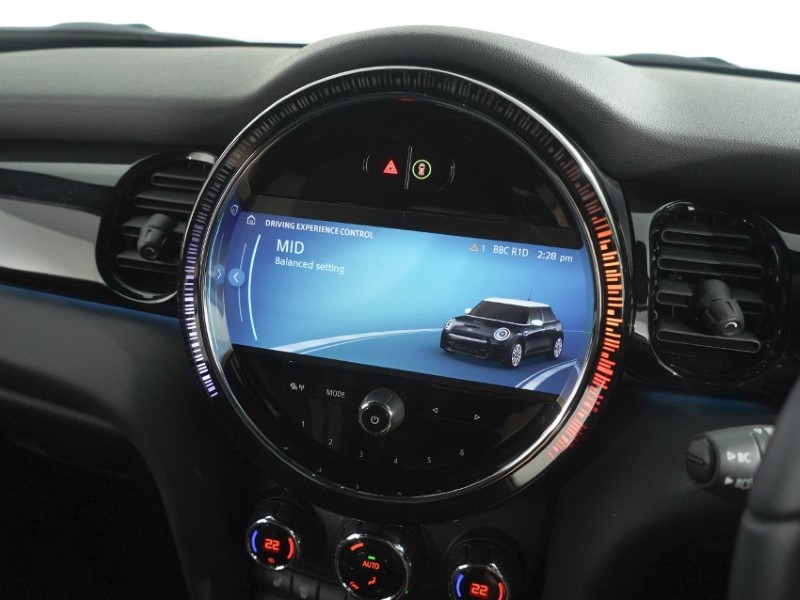 2024 (24) MINI HATCHBACK 1.5 Cooper Sport 5dr 5881657