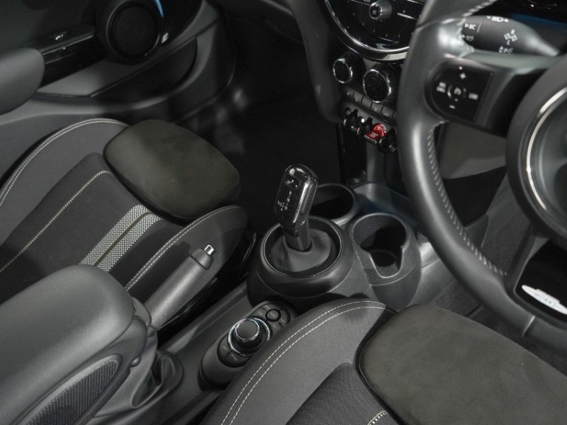 2024 (24) MINI HATCHBACK 1.5 Cooper Sport 5dr 5881643