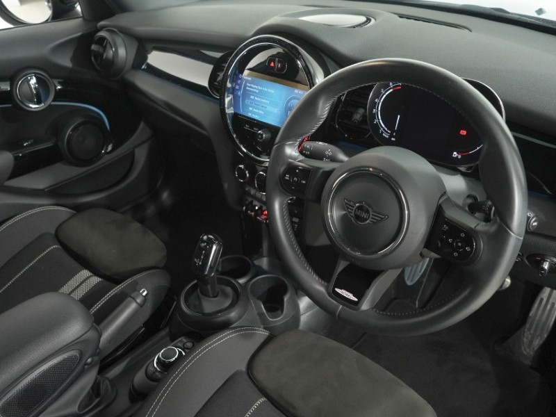 2024 (24) MINI HATCHBACK 1.5 Cooper Sport 5dr 5881642