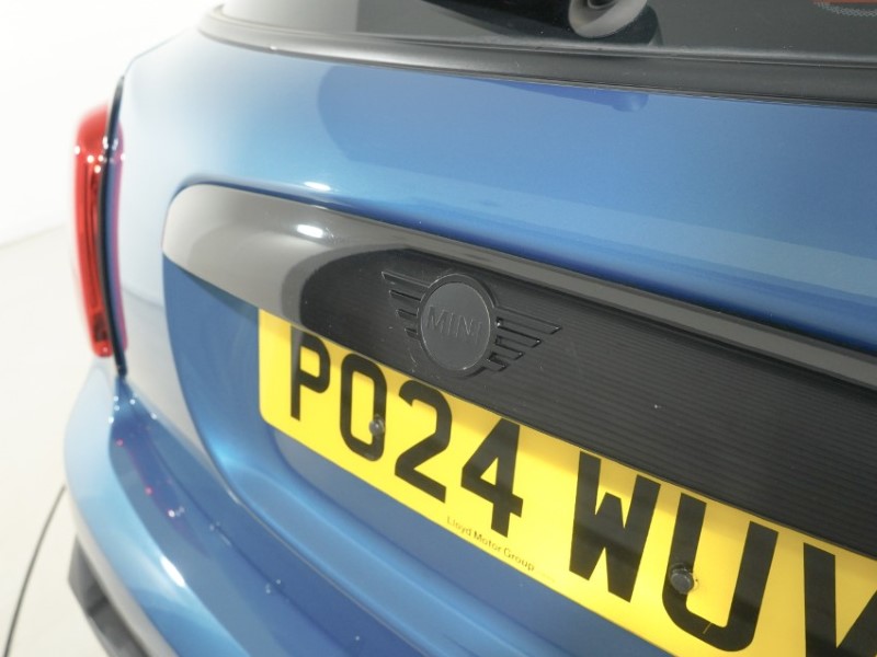 2024 (24) MINI HATCHBACK 1.5 Cooper Sport 5dr 5881616