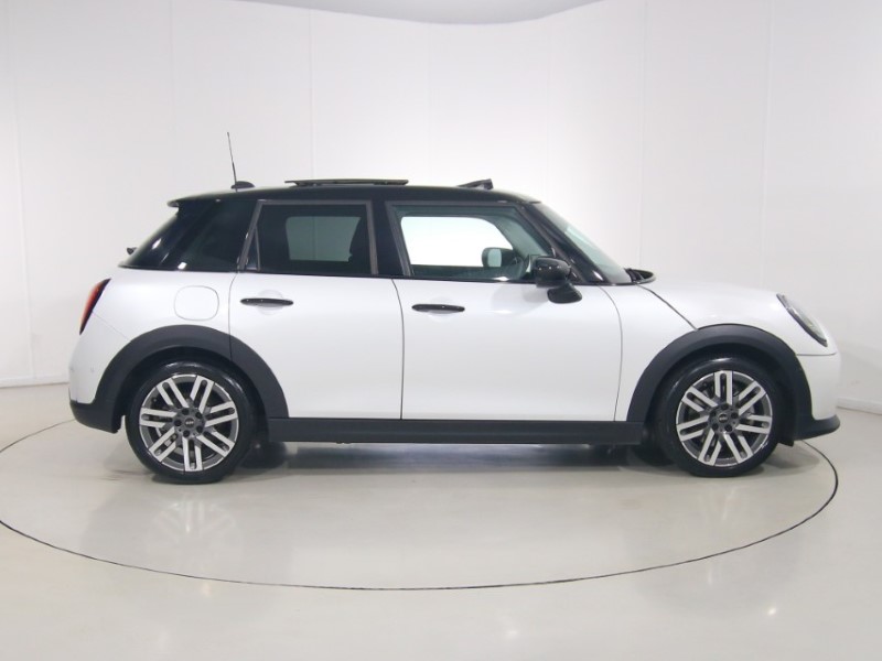 2025 (75) MINI COOPER 1.5 C Classic 5dr Auto 5825621