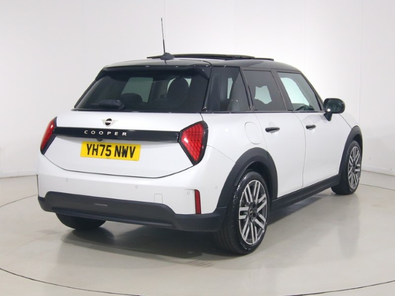 2025 (75) MINI COOPER 1.5 C Classic 5dr Auto 5825620