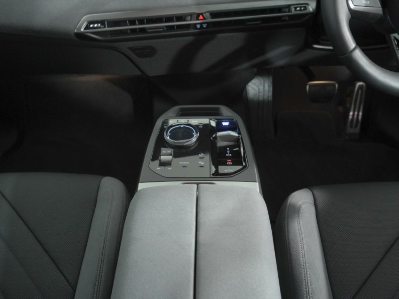 2026 (26) BMW iX 300kW xDrive45 M Sport 101kWh 5dr Auto 5843755