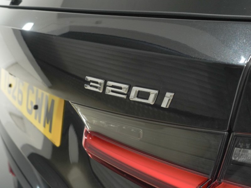 2026 (26) BMW 3 SERIES 320i M Sport 5dr Step Auto 5819495
