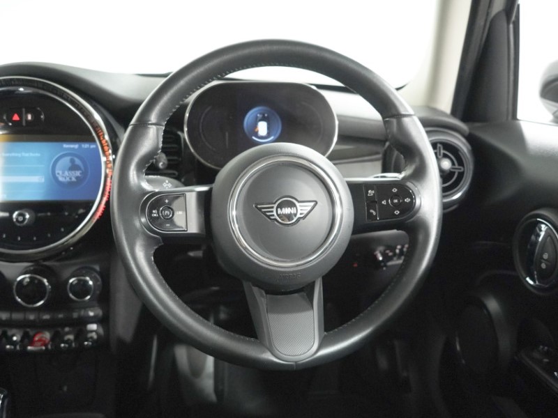 2024 (73) MINI HATCHBACK 1.5 Cooper Classic 5dr 5838031