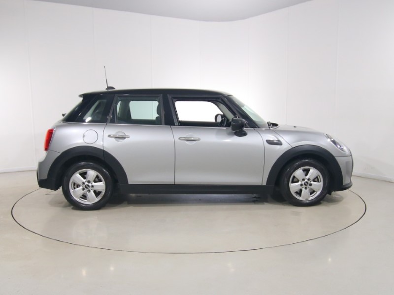 2024 (73) MINI HATCHBACK 1.5 Cooper Classic 5dr 5838077