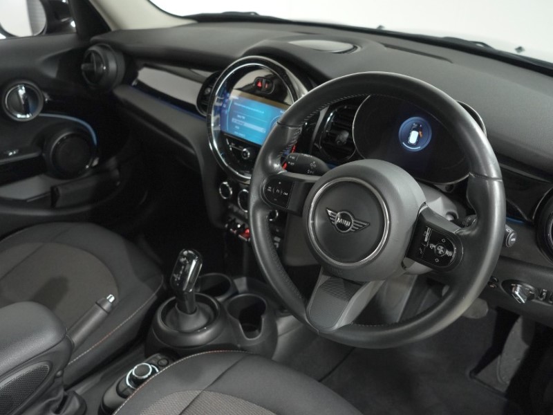 2024 (73) MINI HATCHBACK 1.5 Cooper Classic 5dr 5838041