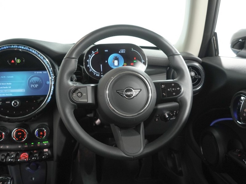 2024 (24) MINI HATCHBACK 1.5 Cooper Classic 3dr Auto 5841780