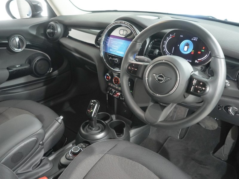 2024 (24) MINI HATCHBACK 1.5 Cooper Classic 3dr Auto 5841789