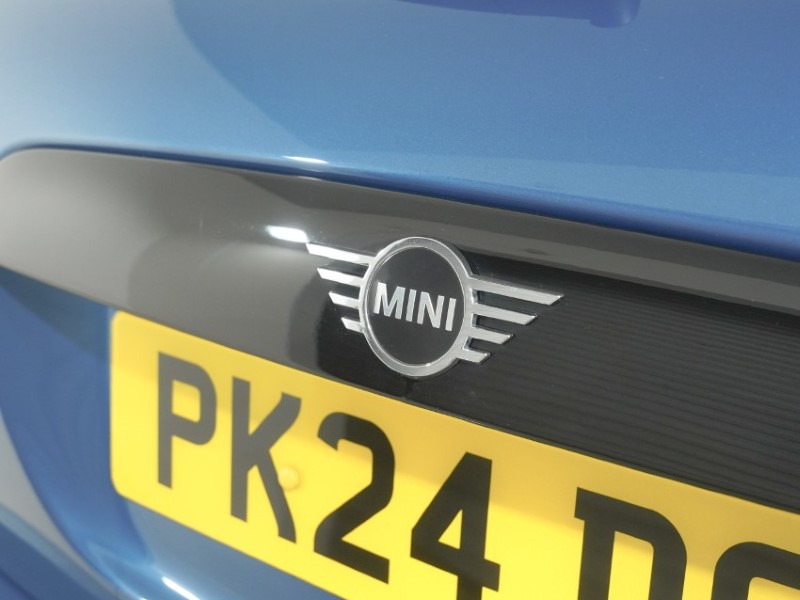 2024 (24) MINI HATCHBACK 1.5 Cooper Classic 3dr Auto 5841766
