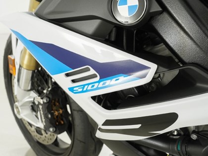 2026 (75) BMW Motorrad S1000 R Sport with M Pack (25MY)